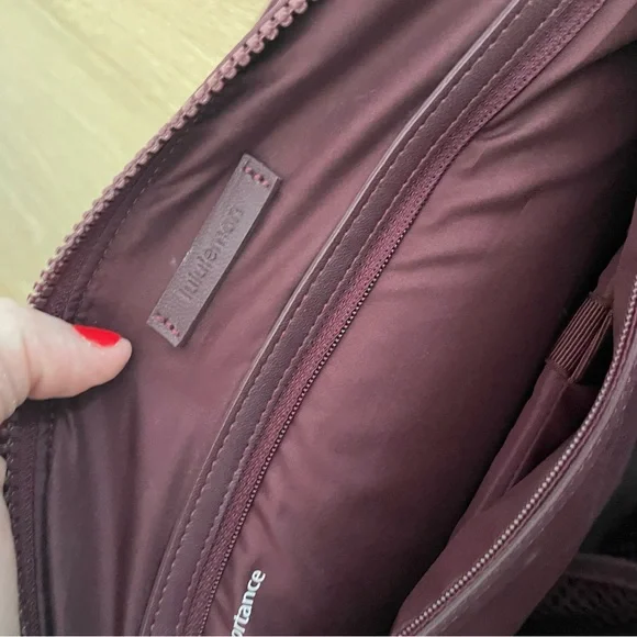 Lululemon • Go Lightly Duffel - Picture 9 of 12